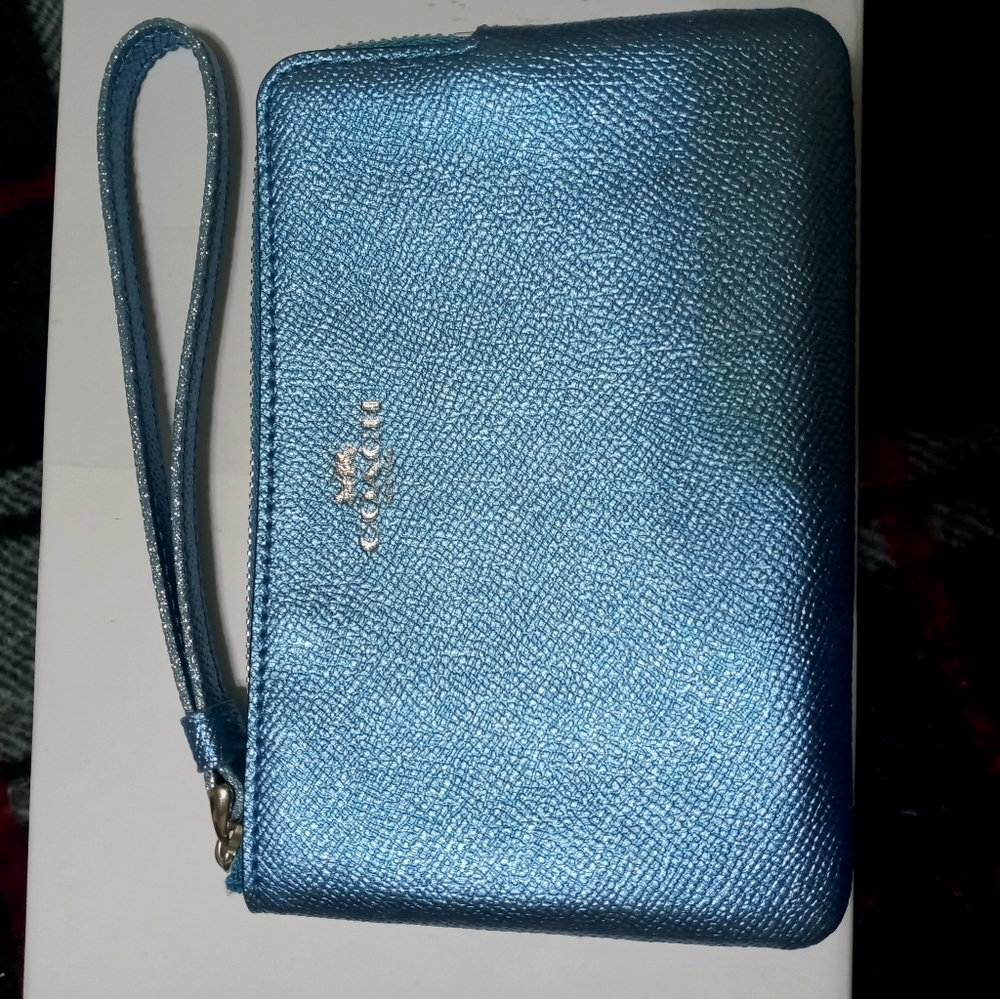 Coach wristlet - Picture 2 of 7